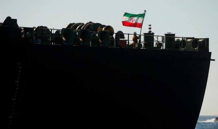إيران ترسل أكبر أسطول نفطي إلى فنزويلا في تحدٍ للعقوبات الأمريكية