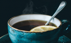 دراسة: شرب 5 أكواب من الشاي يوميا يحسن التركيز لدى كبار السن!