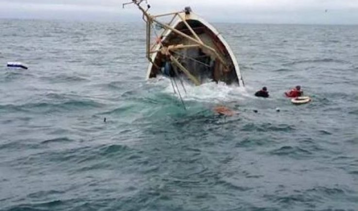 قوات الاحتلال السعودي تجبر الصيادين اليمنيين على رمي الأسماك إلى البحر