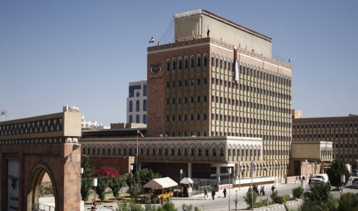 مبادرة جديدة من صنعاء لإنهاء القطيعة المصرفية وصرف مرتبات موظفي الدولة بإشراف اممي
