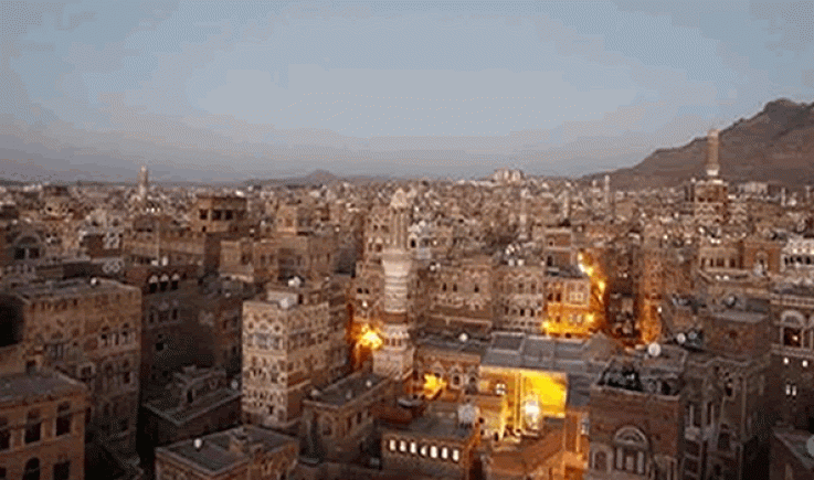 الاقتصادية العليا تدعو لرفع القيود المفروضة على موانئ الحديدة والحظر عن مطار صنعاء