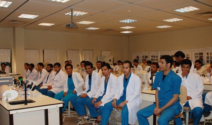 السعودية تستبدل أطباء من نيجيريا بديلاً عن اليمنيين الذين طردتهم