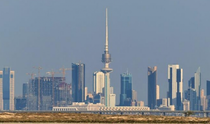 الكويت تعتزم تخفيض رواتب الموظفين الحكوميين إلى النصف