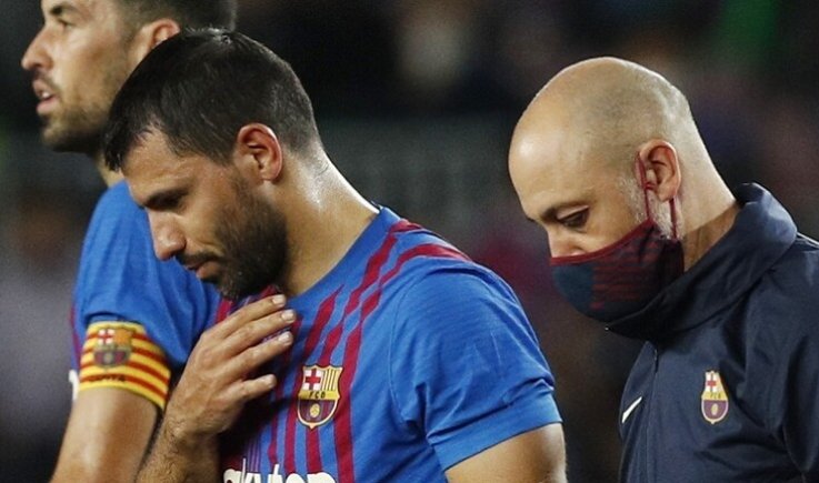 برشلونة يعلن غياب نجمه أغويرو عن الملاعب 3 أشهر