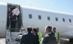 الطفلان التوأم محمد وأحمد  يعودان إلى صنعاء بعد عملية فصل ناجحة في الأردن