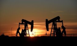 انخفاض أسعار النفط مع سعي الاتحاد الأوروبي لحظر الواردات الروسية