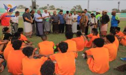 قحيم يطلع على استعدادات نادي أهلي الحديدة للمشاركة في دوري الثانية للقدم