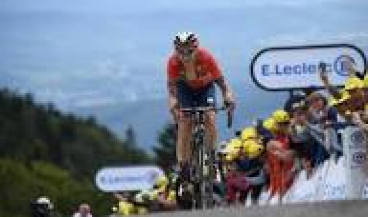 سباق فرنسا للدراجات: مرحلة حاسمة في جبال البيريني بحضور الرئيس ماكرون