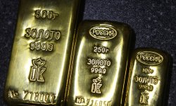 إنخفاض أسعار الذهب إلى قرابة الـ 1800 دولار للاوقية