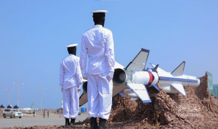 وعد الآخرة".. الكشف عن صاروخ يمني بر – بحر من طراز "فالق 1"