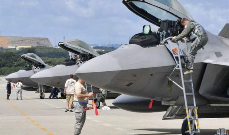 موقع فرنسي: امريكا تنشر طائرات F22 لاول مرة بالخليج خوفا من صنعاء
