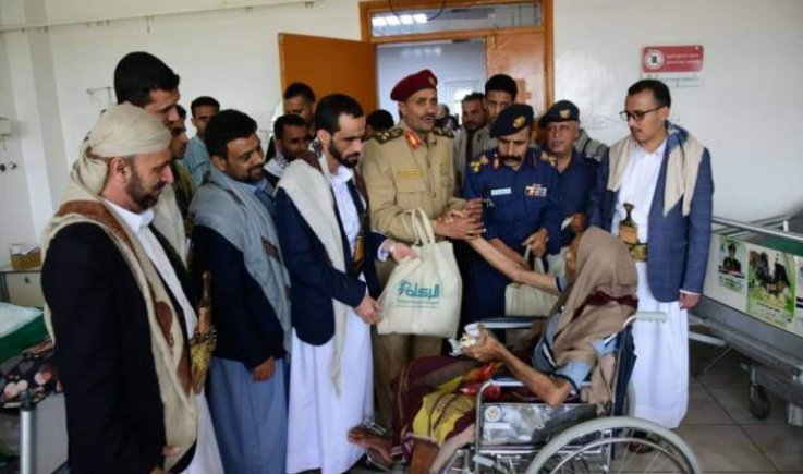 توزيع عيدية وهدايا عينية لجرحى الجيش