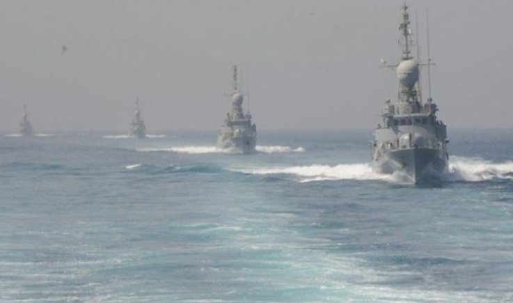 تقرير يكشف تهديدات التواجد الأمريكي في البحر الأحمر على أمن الملاحة الدولية