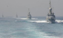 تقرير يكشف تهديدات التواجد الأمريكي في البحر الأحمر على أمن الملاحة الدولية