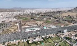 حشود مليونية تشارك في المهرجان المحمدي الأكبر بميدان السبعين في العاصمة صنعاء