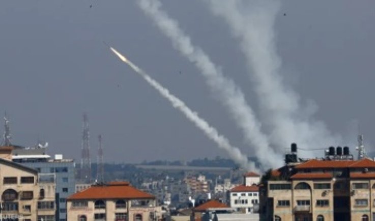 رشقات صاروخية جديدة تضرب مطار بن غوريون وانفجارات في "تل أبيب"