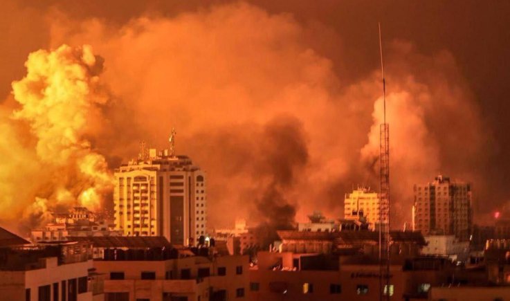 الاحتلال الصهيوني : يشن غارات هي الاعنف على غزة ويرتكب مذابح إبادة غير مسبوقة