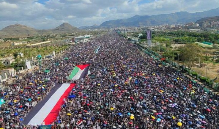 خروج مليوني بالعاصمة صنعاء تأكيدا لاستمرار موقف الوفاء لغزة وتنديدا بالعدوان العسكري والاقتصادي الأمريكي  