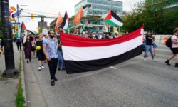 مسيرة تضامنية مع الشعب الفلسطيني واليمني في مدينة فانكوفر الكندية
