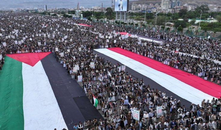 خروج يمني مليوني في مسيرة (لا عزة لشعوب الأمة دون الانتصار لغزة)