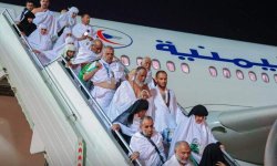 وصول أولى رحلات الحجاج العالقين الى مطار صنعاء