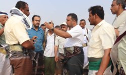 الجمعيات التعاونية بالحديدة تطلع على تجربة زراعة الكثبان الرملية في عبس