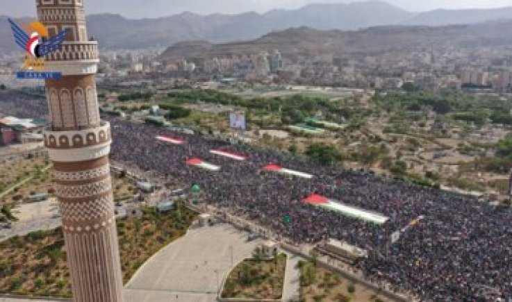 تسونامي بشري في العاصمة صنعاء في مسيرة "مباركة بانتصار إيران.. وثباتاً مع غزة حتى النصر".