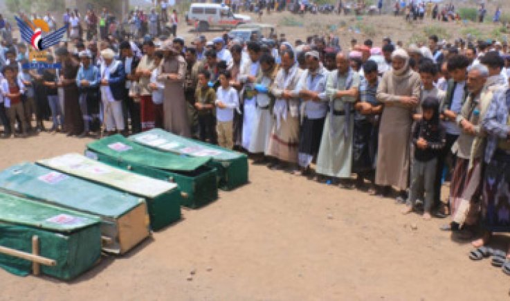 تشييع جثامين الأطفال الخمسة الذين استشهدوا في جريمة مرتزقة العدوان في مديرية التعزية