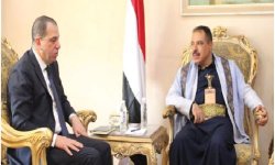 وزير الخارجية يلتقي المبعوث رفيع المستوى لبرنامج الأغذية العالمي إلى اليمن