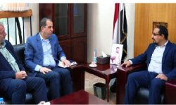 السفير المتوكل يناقش مع مبعوث برنامج الأغذية وممثل اليونيسف آليات تطوير العمل الإنساني