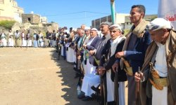 وقفة قبلية مسلحة لأبناء مديرية حفاش بالمحويت وفاءً للشهداء