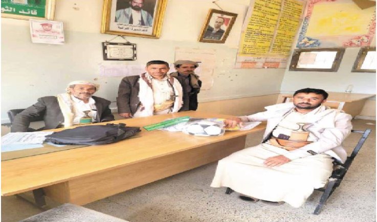 مكتب الشباب بالحدأ يدشِّن توزيع مستلزمات رياضية وكتبًا تعليمية لمدارس المديرية