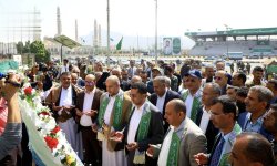 قيادات وزارة الإتصالات يزورون أضرحة الشهداء الصماد والرهوي والغماري