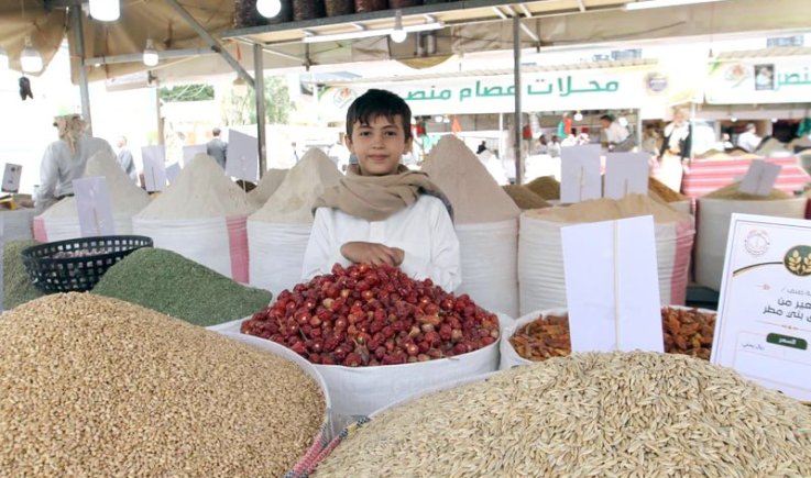 خلال مهرجان البلدة الطيبة للمنتجات المحلية.. حظور لافت وجودة منافسة لمجموعة واسعة من صناعات الأسر المنتجة