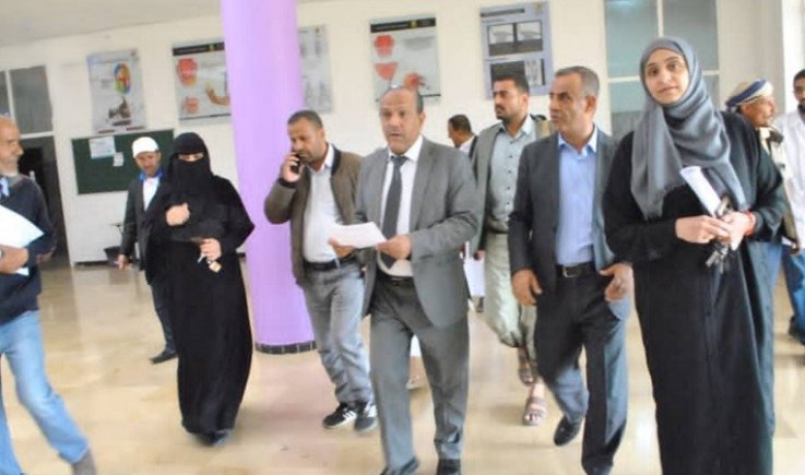 رئيس جامعة صنعاء يطّلع على سير العمل في العيادات السريرية بكلية طب الأسنان