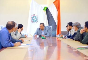 مناقشة خطط النهوض بمؤسسة الغزل والنسيج